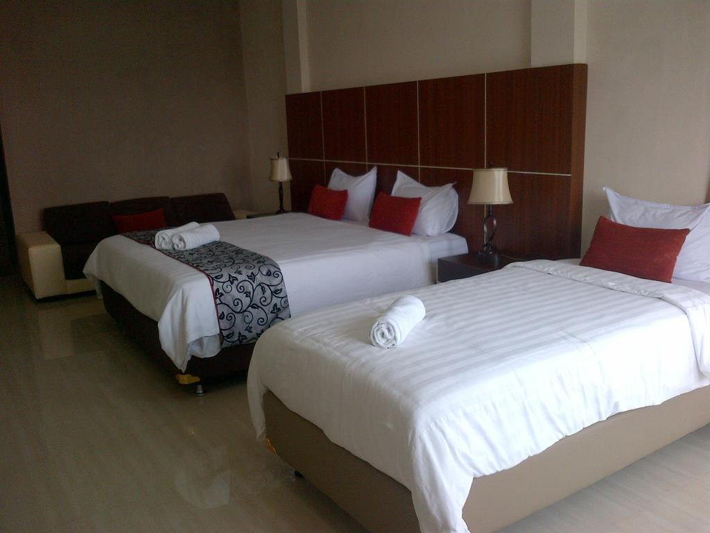 Santa Monica Hotel And Convention Ciherangsating Стая снимка