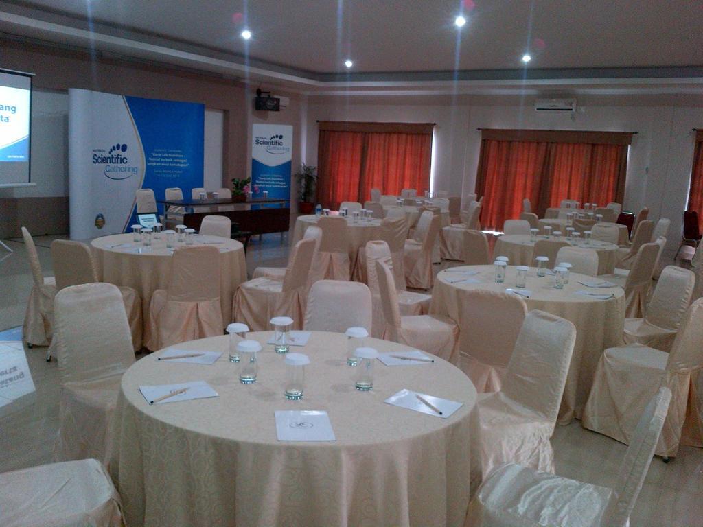 Santa Monica Hotel And Convention Ciherangsating Екстериор снимка