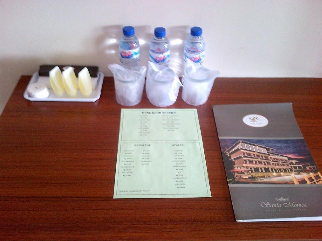 Santa Monica Hotel And Convention Ciherangsating Стая снимка